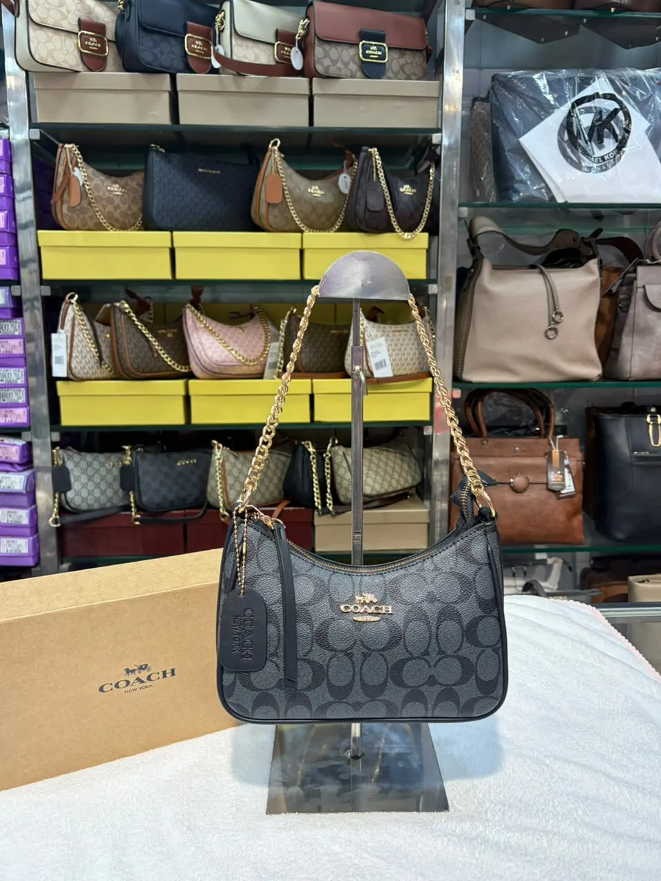 Signature Canvas Chain Shoulder Bag, photo 4