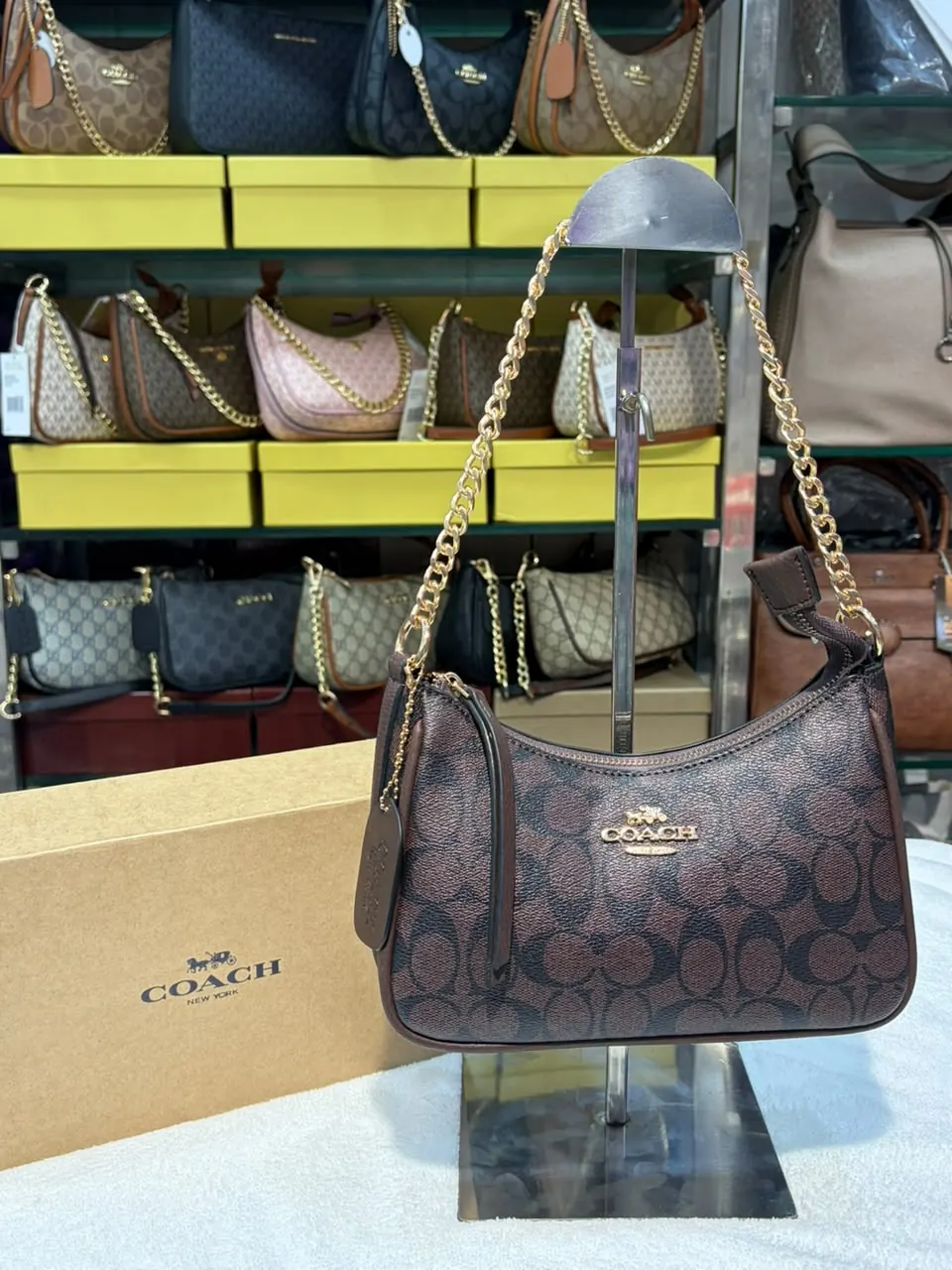 Signature Canvas Chain Shoulder Bag, photo 3