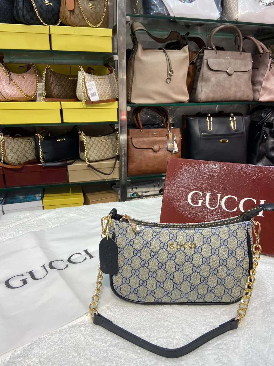 GG Canvas Chain Shoulder Bag, photo 4