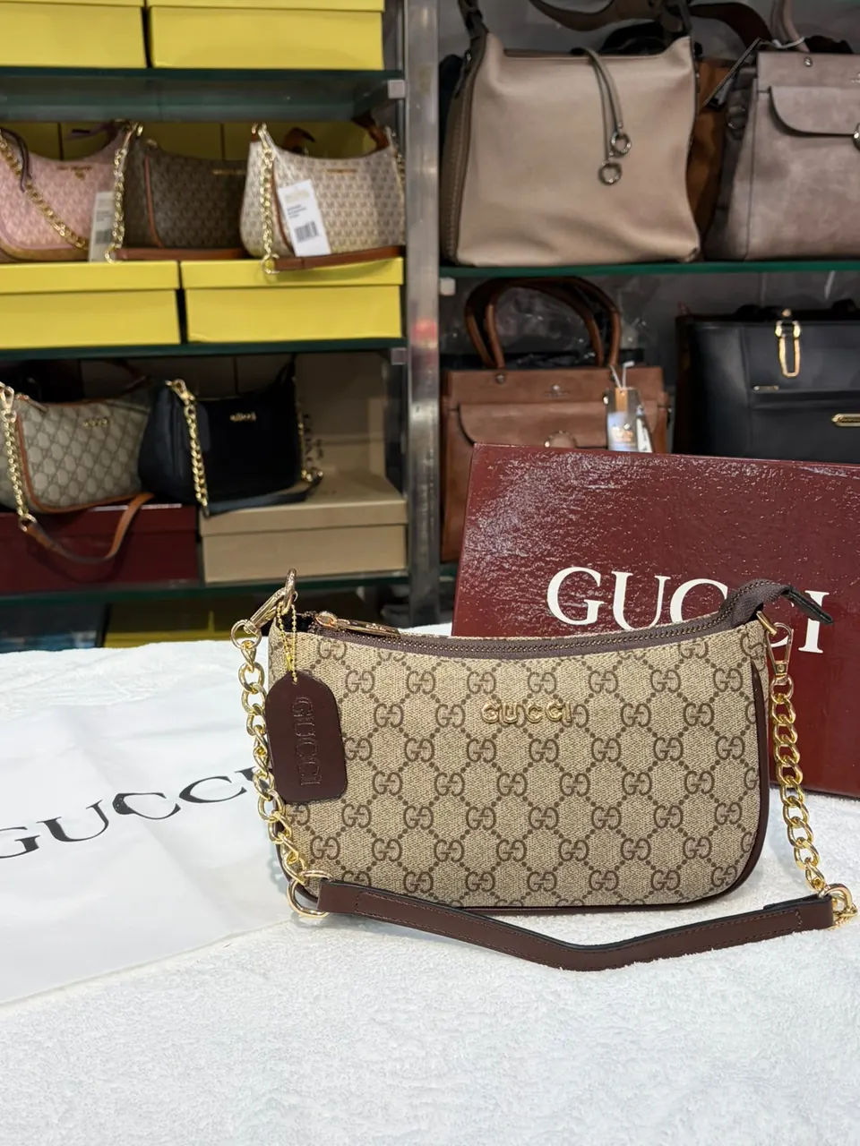 GG Canvas Chain Shoulder Bag, photo 2