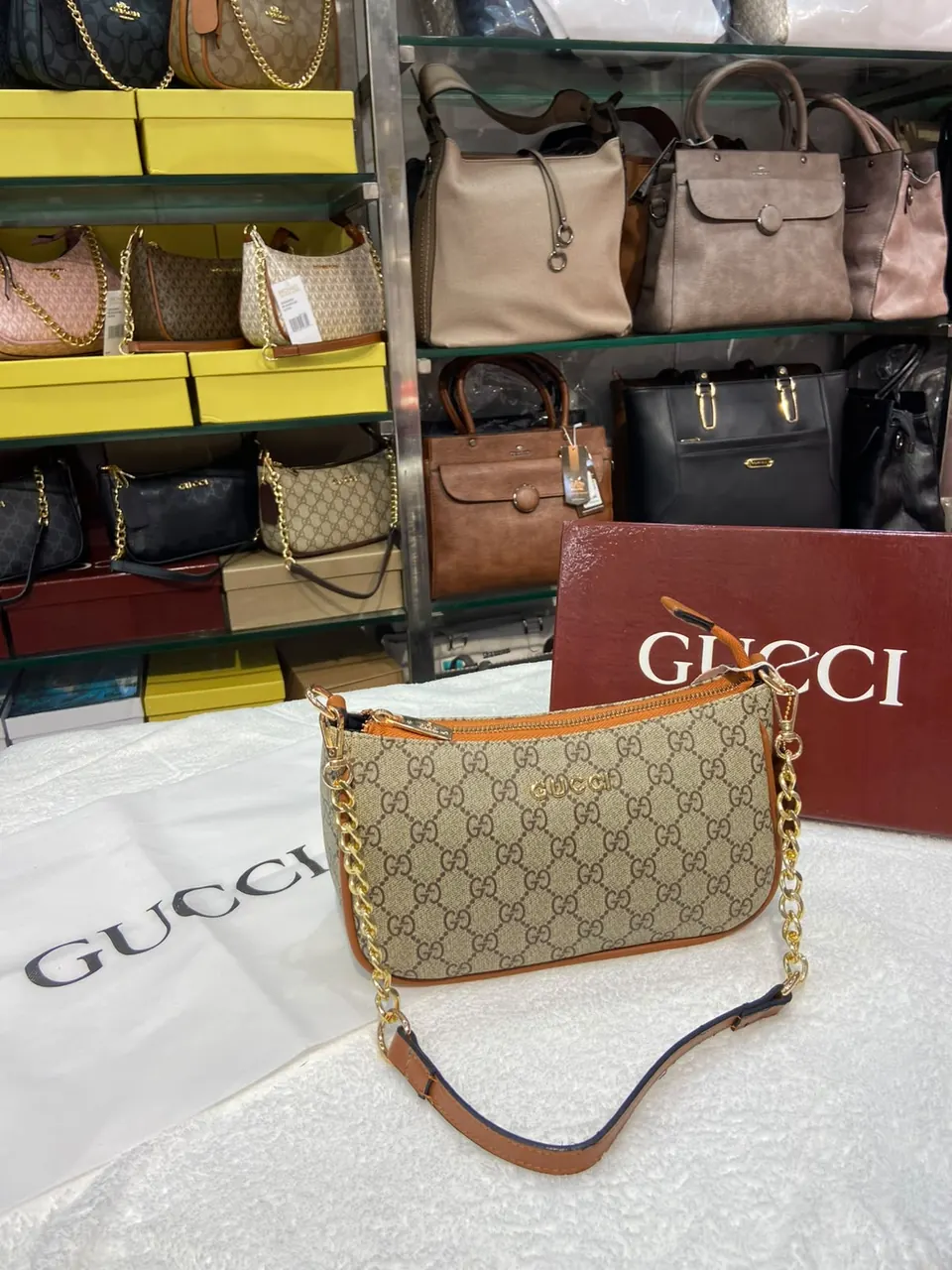 GG Canvas Chain Shoulder Bag, photo 3